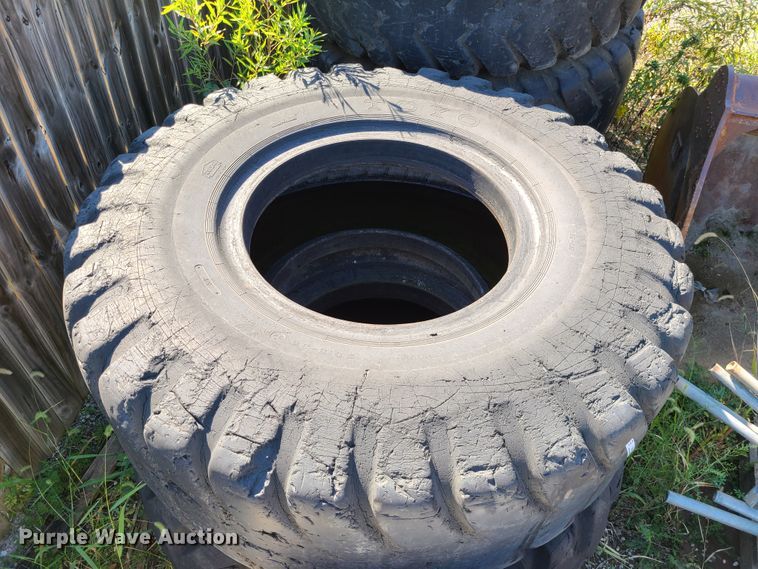 image for item IU9494 (5) 29.5-35 scraper tires