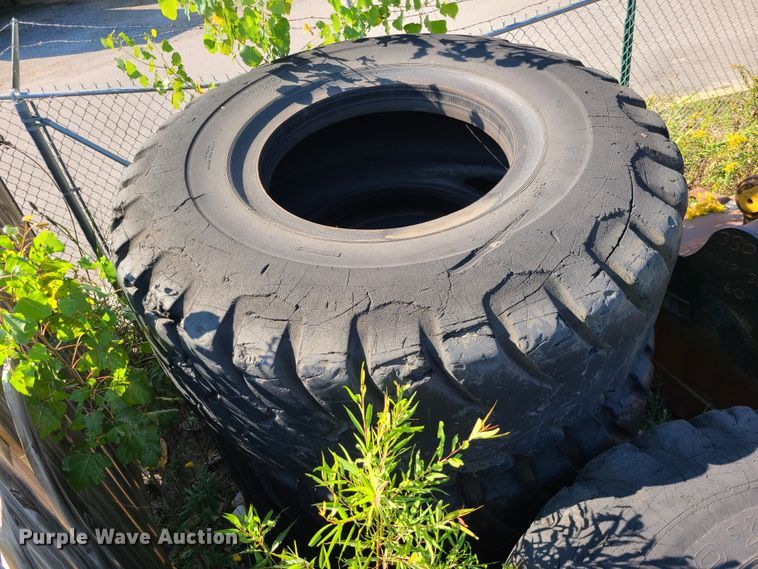 image for item IU9494 (5) 29.5-35 scraper tires