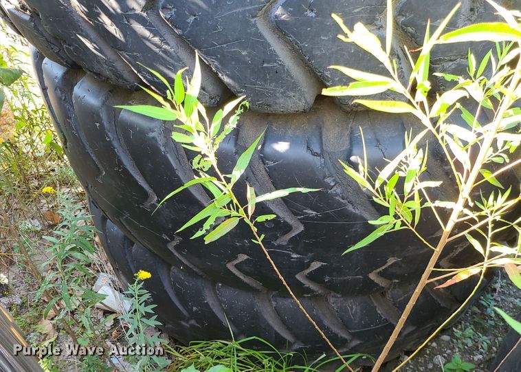 image for item IU9494 (5) 29.5-35 scraper tires