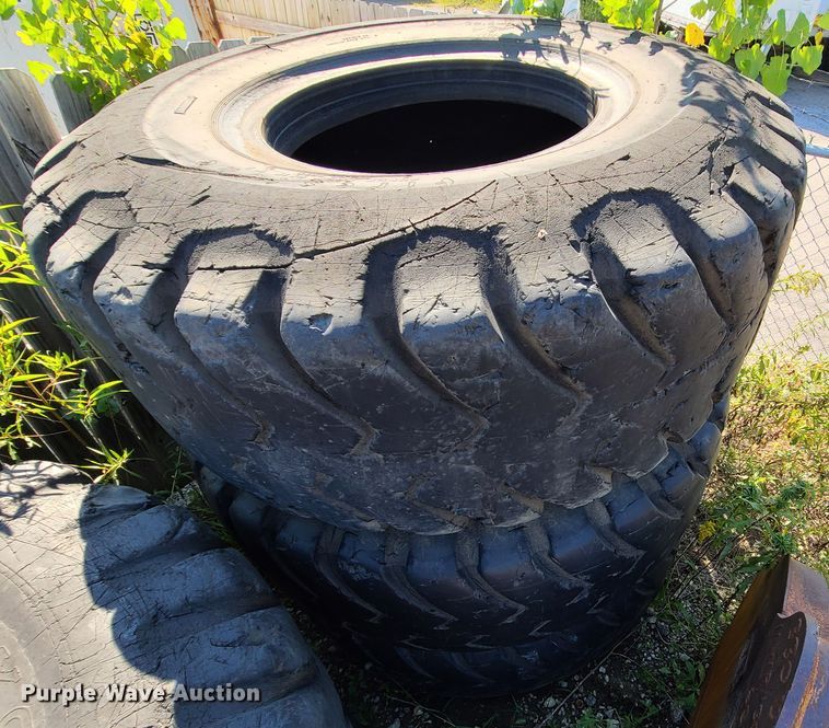 image for item IU9494 (5) 29.5-35 scraper tires