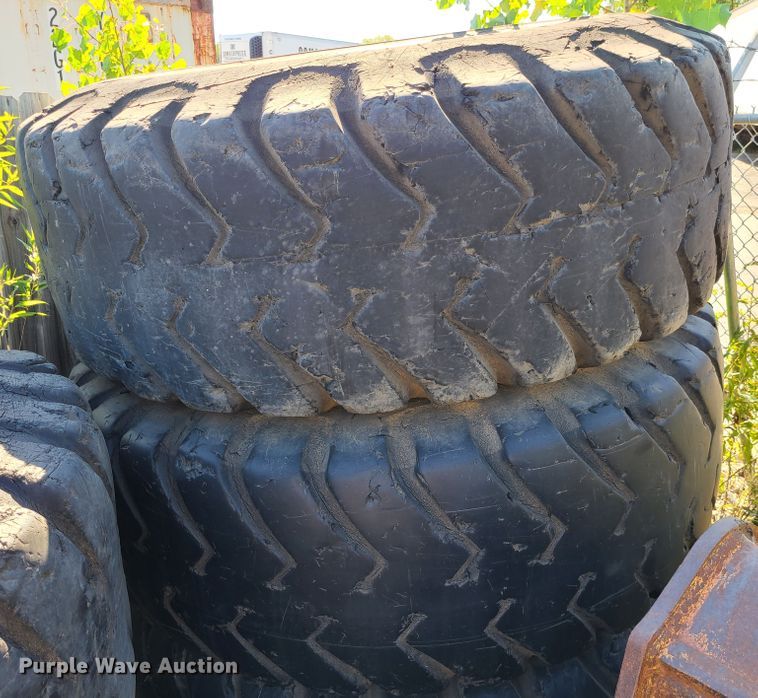 image for item IU9494 (5) 29.5-35 scraper tires