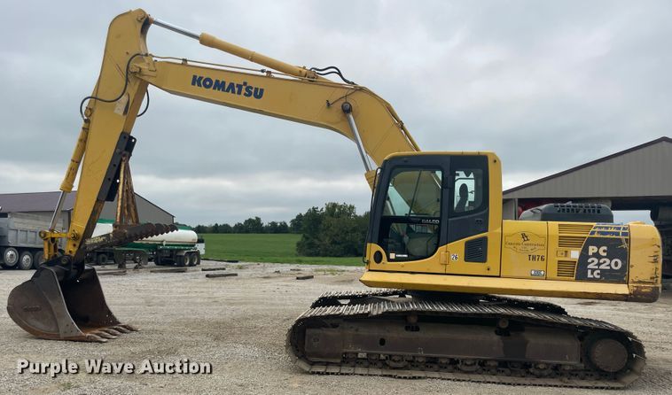 image for item JQ9667 2010 Komatsu PC220LC-10  excavator