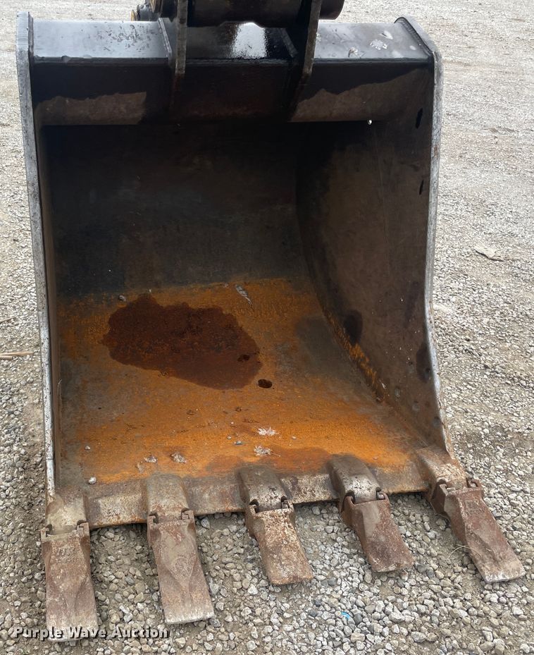 image for item JQ9667 2010 Komatsu PC220LC-10  excavator