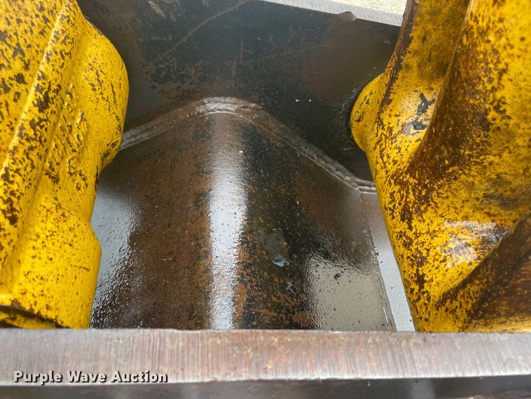 image for item JQ9667 2010 Komatsu PC220LC-10  excavator