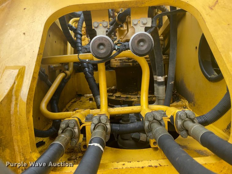 image for item JQ9667 2010 Komatsu PC220LC-10  excavator