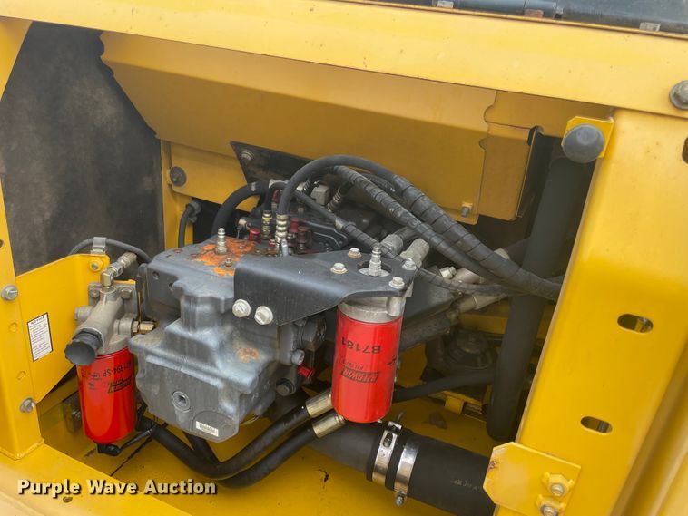 image for item JQ9667 2010 Komatsu PC220LC-10  excavator