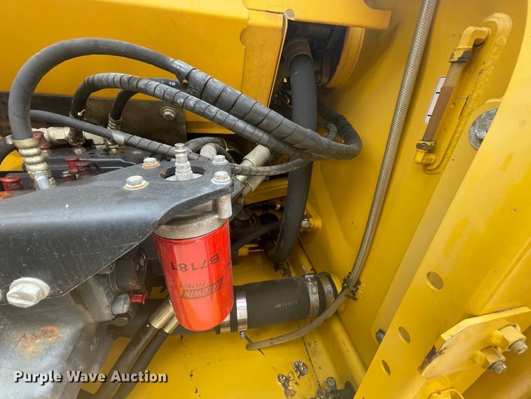 image for item JQ9667 2010 Komatsu PC220LC-10  excavator