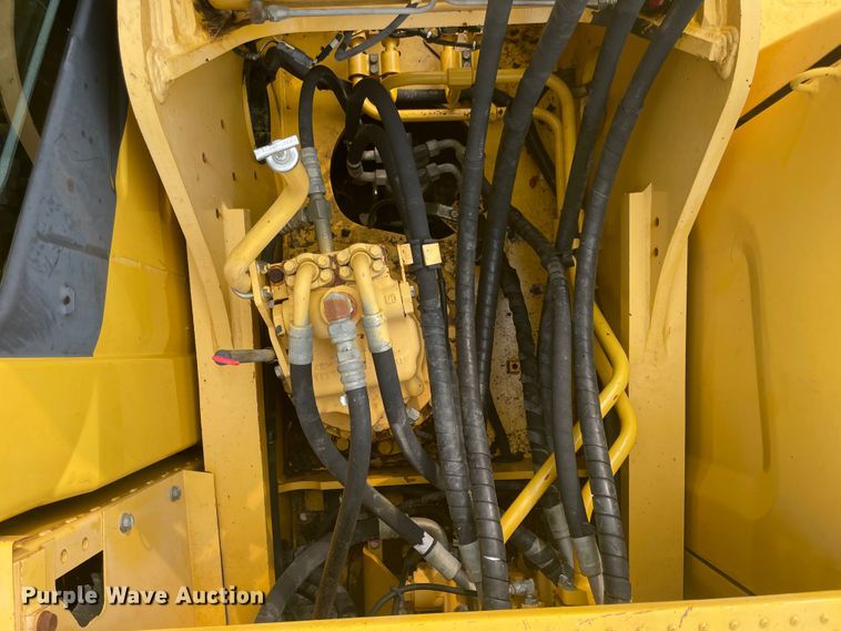 image for item JQ9667 2010 Komatsu PC220LC-10  excavator