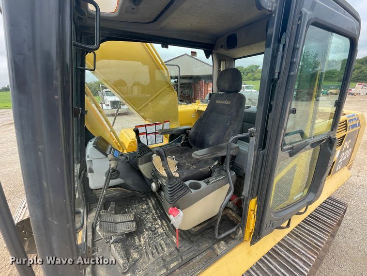 image for item JQ9667 2010 Komatsu PC220LC-10  excavator