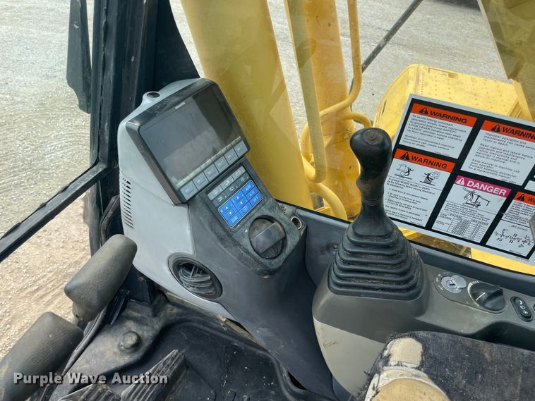 image for item JQ9667 2010 Komatsu PC220LC-10  excavator