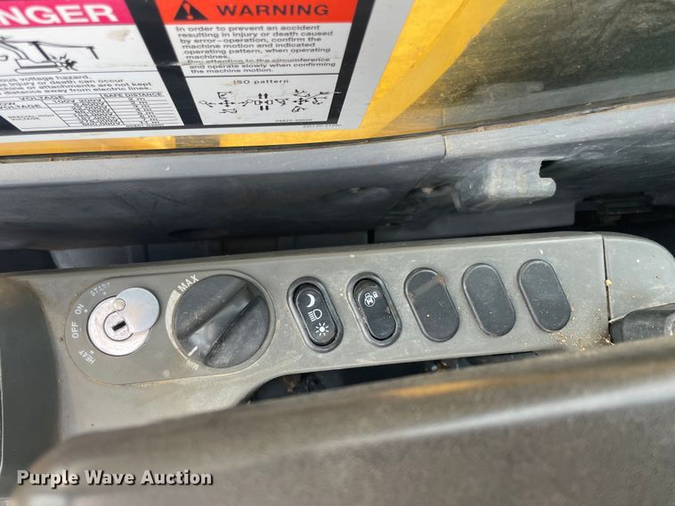 image for item JQ9667 2010 Komatsu PC220LC-10  excavator