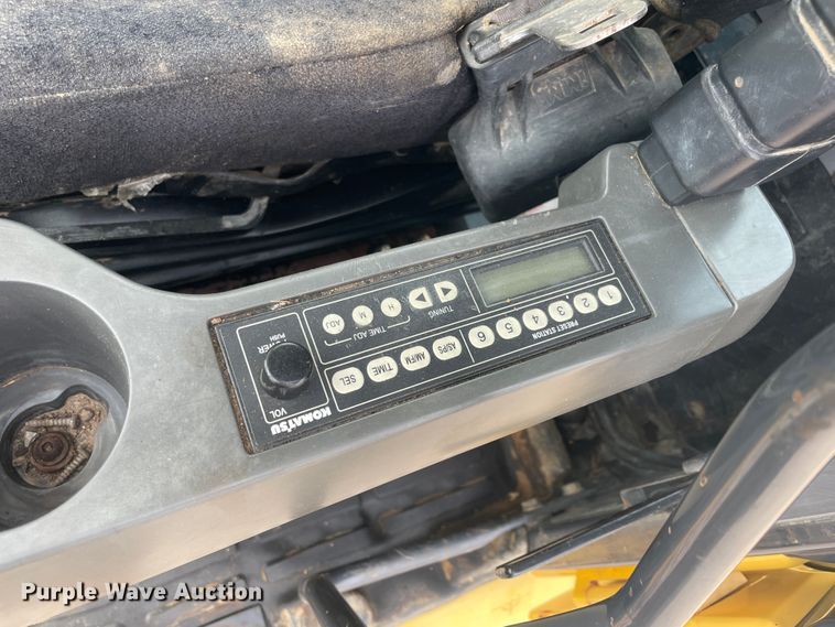 image for item JQ9667 2010 Komatsu PC220LC-10  excavator