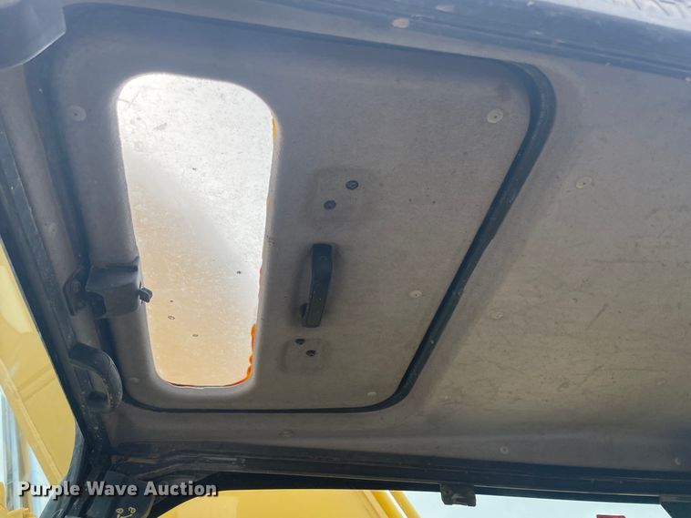 image for item JQ9667 2010 Komatsu PC220LC-10  excavator