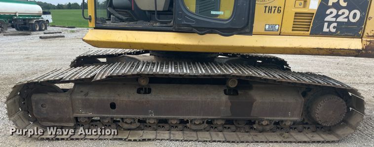 image for item JQ9667 2010 Komatsu PC220LC-10  excavator