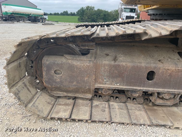 image for item JQ9667 2010 Komatsu PC220LC-10  excavator