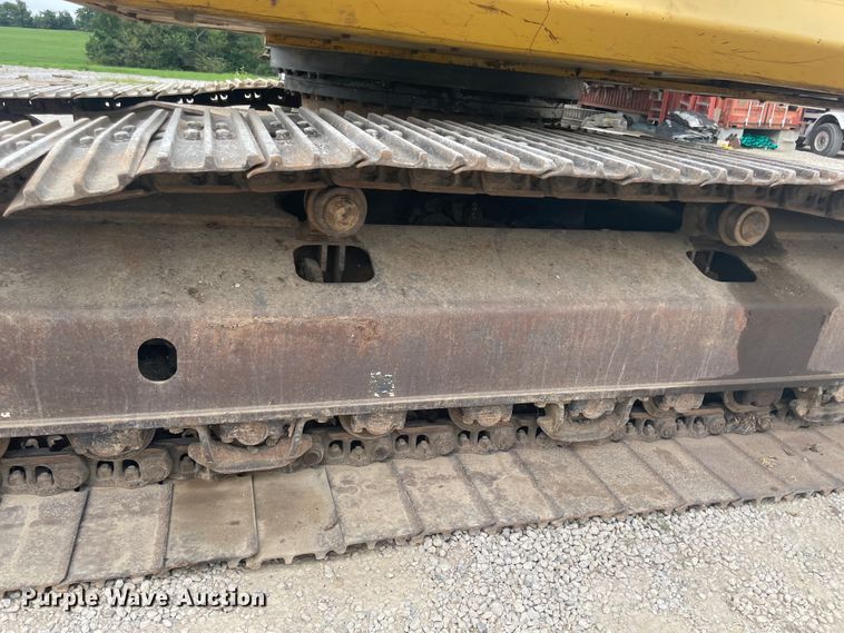 image for item JQ9667 2010 Komatsu PC220LC-10  excavator