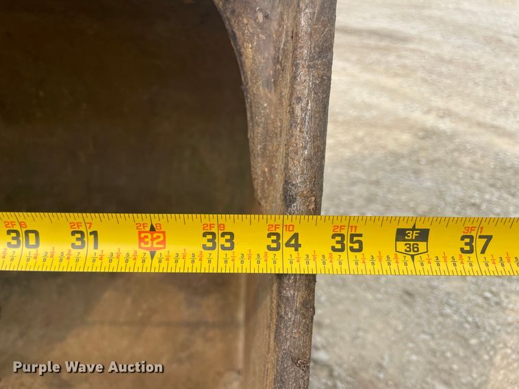 image for item JQ9668 2003 Komatsu PC138USLC-2  hydraulic excavator