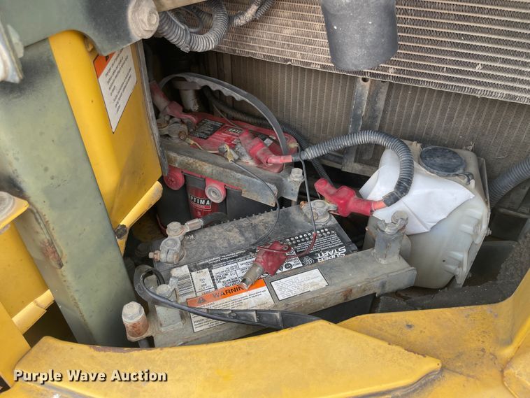 image for item JQ9668 2003 Komatsu PC138USLC-2  hydraulic excavator