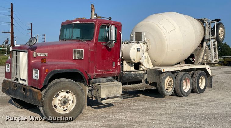 image for item JQ9671 1999 International 5000  ready mix truck