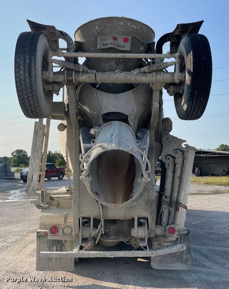 image for item JQ9671 1999 International 5000  ready mix truck