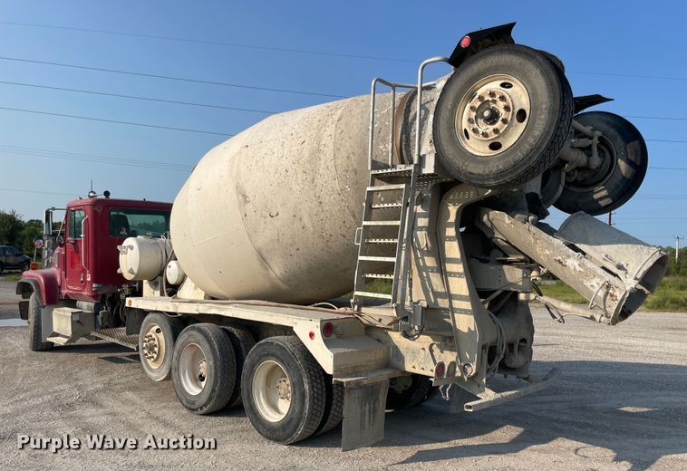 image for item JQ9671 1999 International 5000  ready mix truck