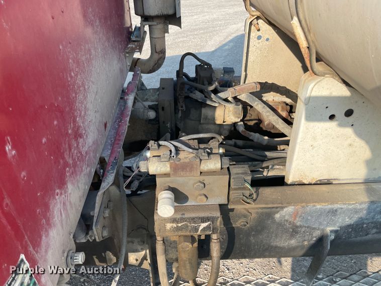 image for item JQ9671 1999 International 5000  ready mix truck