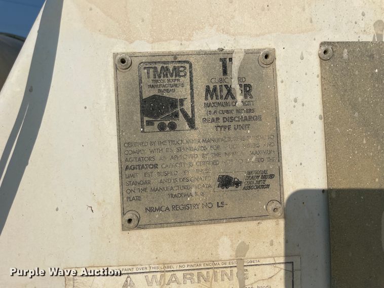 image for item JQ9671 1999 International 5000  ready mix truck