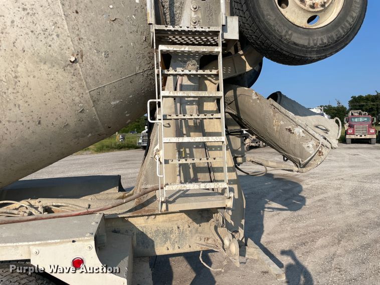 image for item JQ9671 1999 International 5000  ready mix truck