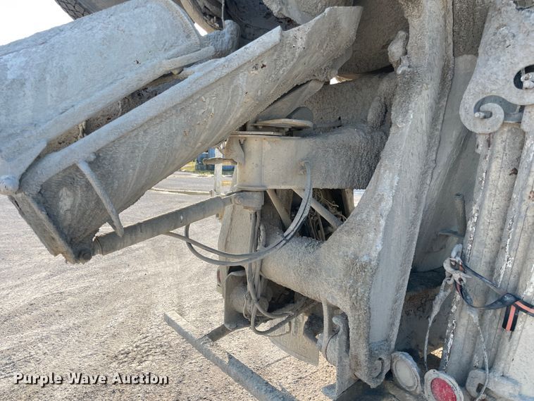 image for item JQ9671 1999 International 5000  ready mix truck