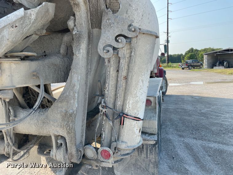 image for item JQ9671 1999 International 5000  ready mix truck