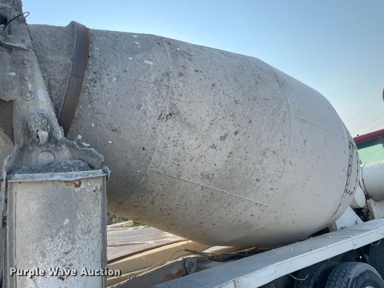 image for item JQ9671 1999 International 5000  ready mix truck