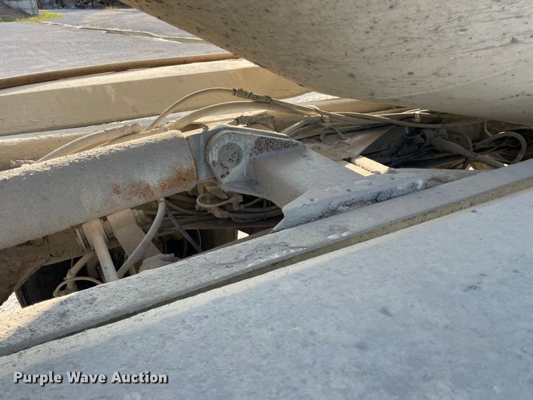 image for item JQ9671 1999 International 5000  ready mix truck