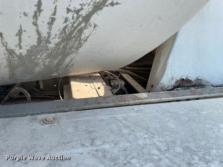 image for item JQ9671 1999 International 5000  ready mix truck