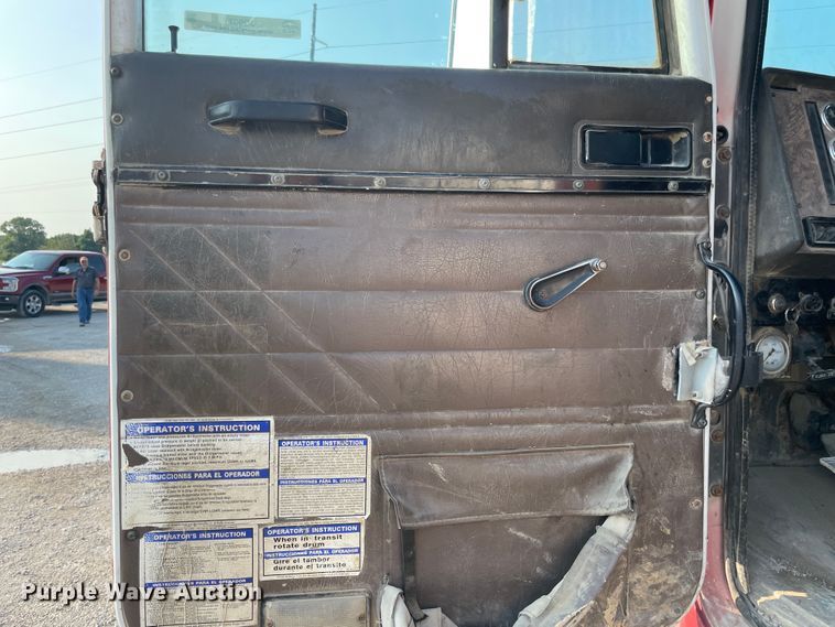 image for item JQ9671 1999 International 5000  ready mix truck