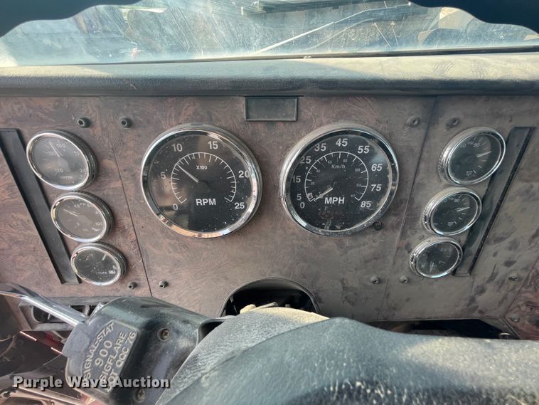 image for item JQ9671 1999 International 5000  ready mix truck