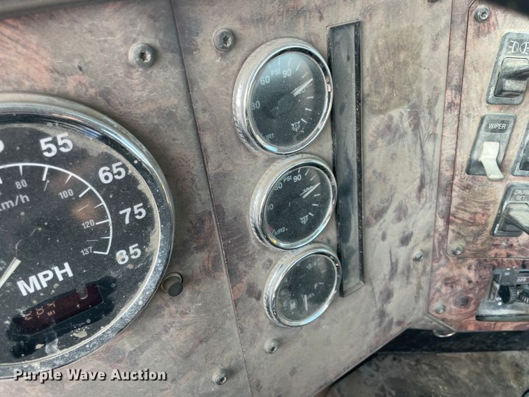 image for item JQ9671 1999 International 5000  ready mix truck