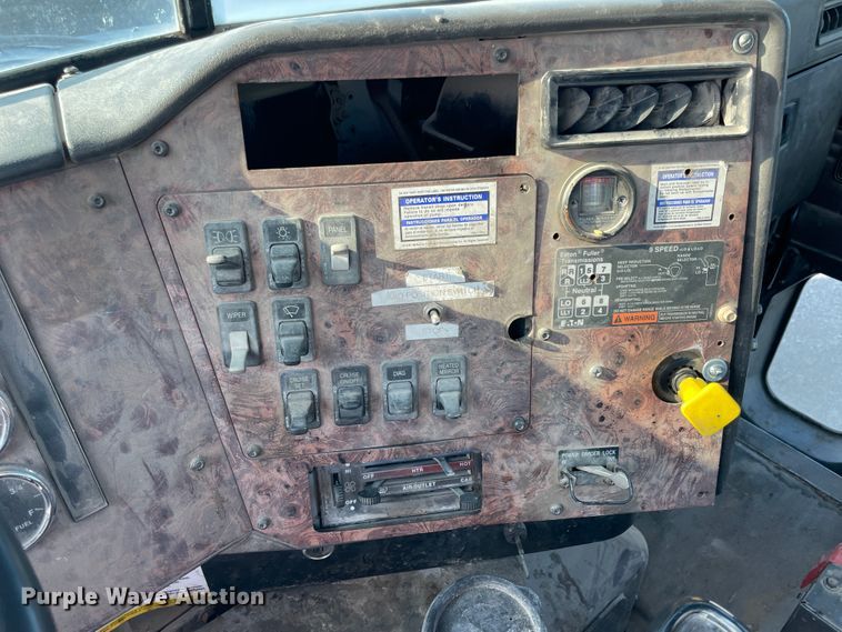 image for item JQ9671 1999 International 5000  ready mix truck