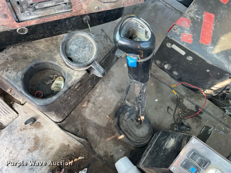 image for item JQ9671 1999 International 5000  ready mix truck