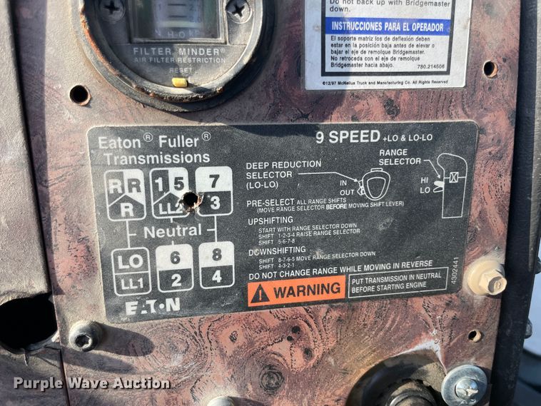 image for item JQ9671 1999 International 5000  ready mix truck