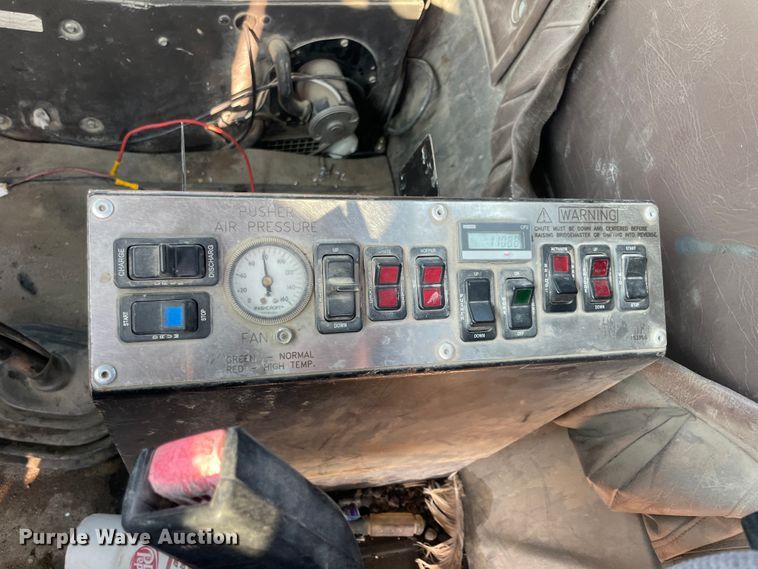 image for item JQ9671 1999 International 5000  ready mix truck