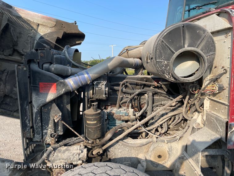 image for item JQ9671 1999 International 5000  ready mix truck