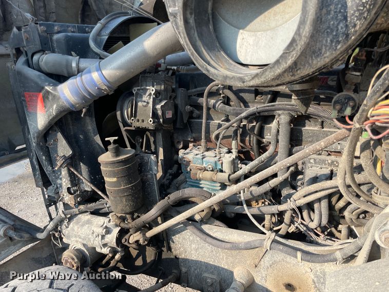 image for item JQ9671 1999 International 5000  ready mix truck