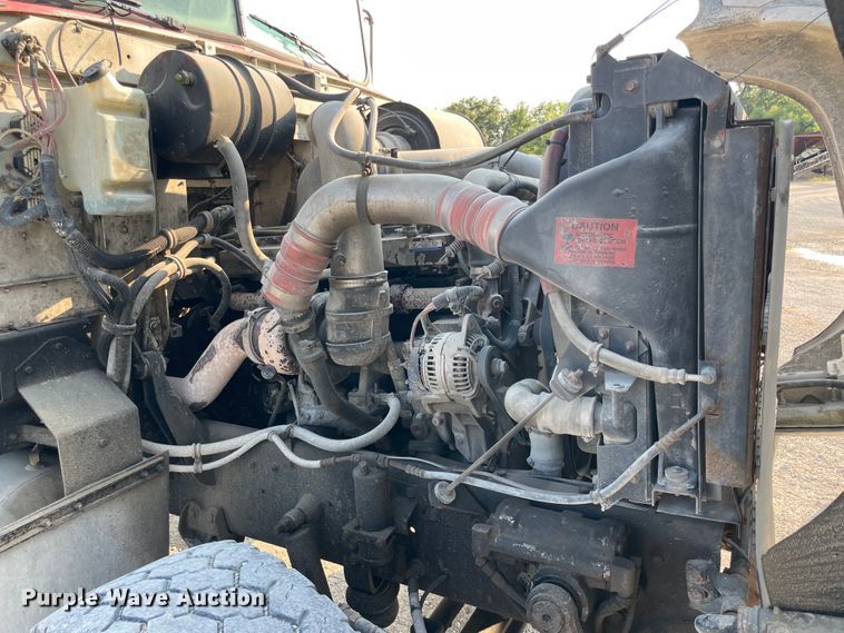 image for item JQ9671 1999 International 5000  ready mix truck