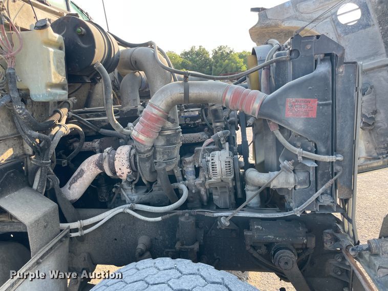 image for item JQ9671 1999 International 5000  ready mix truck