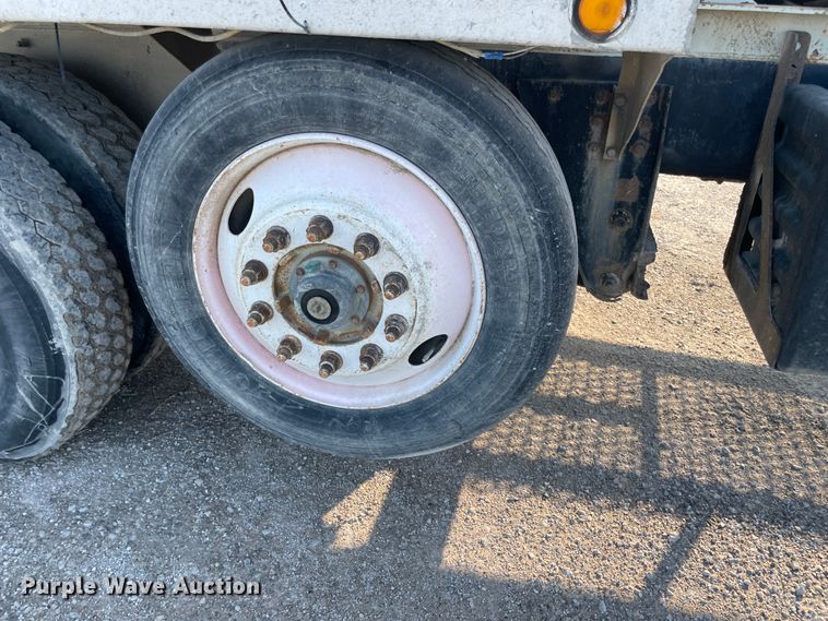 image for item JQ9671 1999 International 5000  ready mix truck