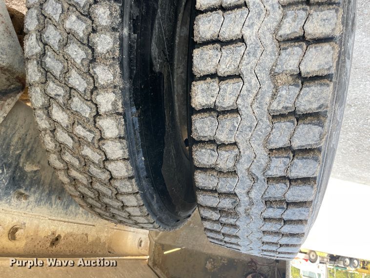 image for item JQ9671 1999 International 5000  ready mix truck