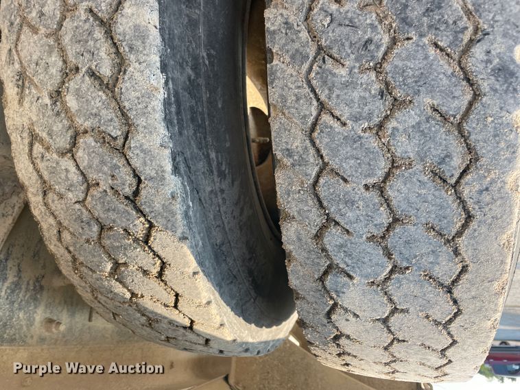 image for item JQ9671 1999 International 5000  ready mix truck