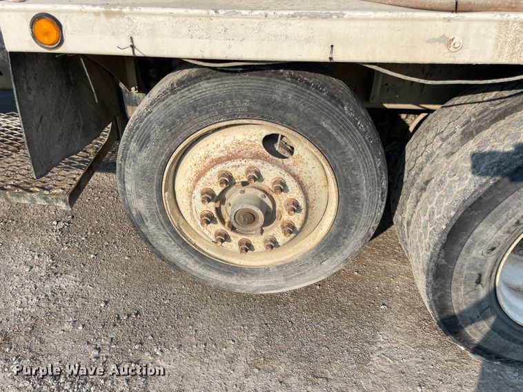 image for item JQ9671 1999 International 5000  ready mix truck