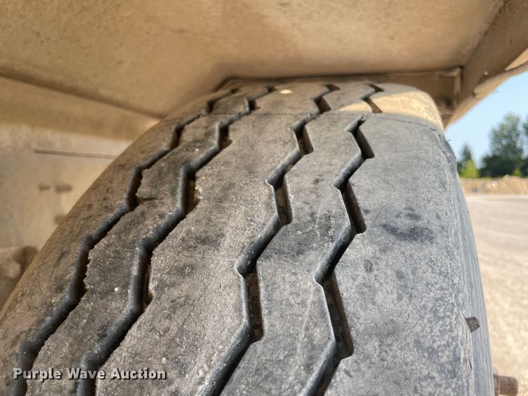 image for item JQ9671 1999 International 5000  ready mix truck