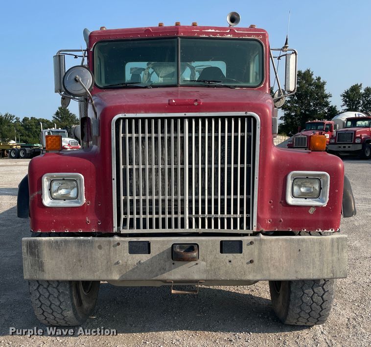 image for item JQ9672 1999 International 5000  ready mix truck